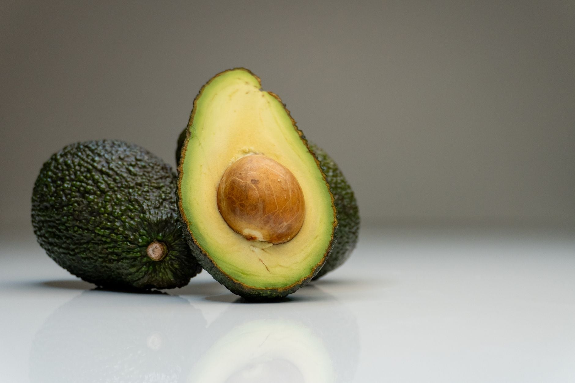 Avokado Yağı ile Kuru Cilde Derin Nem: Vitamin Rehberi
